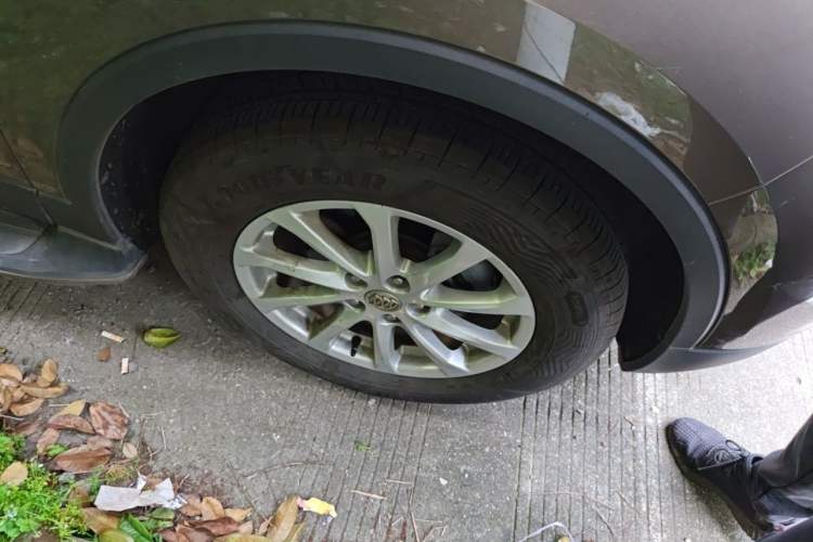 Used Buick Envision 2017 20T Two-Wheel Drive Elite Version Right Front Wheel Hub