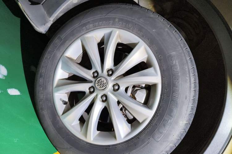 Used Buick Envision 2017 28T Four-Wheel Drive Elite Model Right Front Wheel Hub