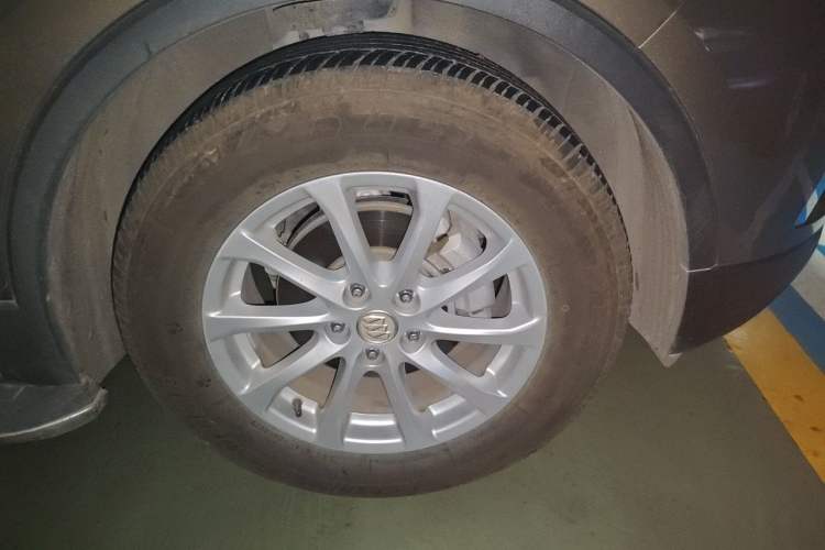 Used Buick Envision 2017 20T Two-Wheel Drive Leading Version Right Front Wheel Hub