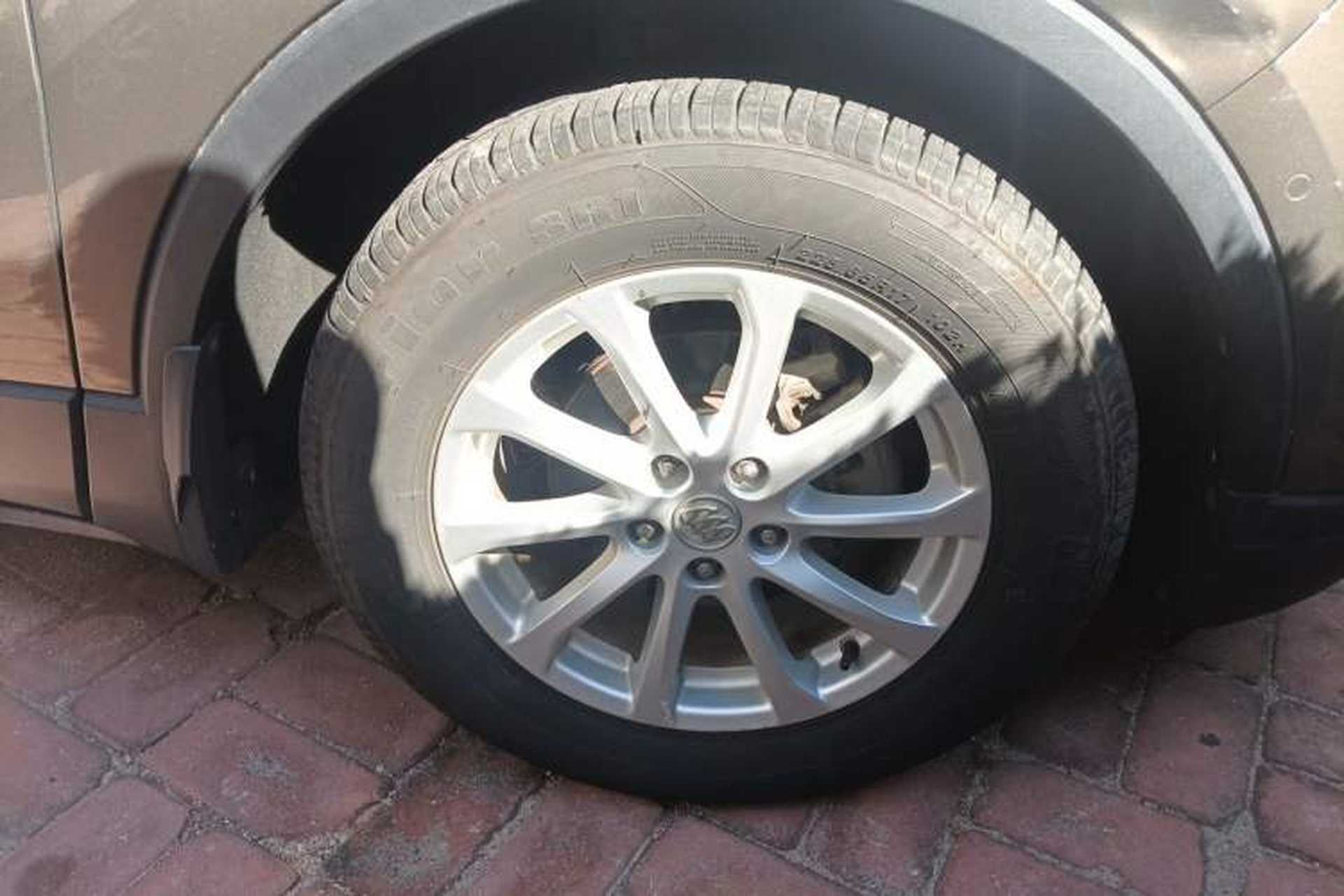 Used Buick Envision 2017 20T Two-Wheel Drive Luxury Model Right Front Wheel Hub