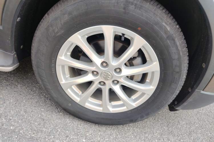 Used Buick Envision 2017 20T Two-Wheel Drive Leading Version Right Front Wheel Hub