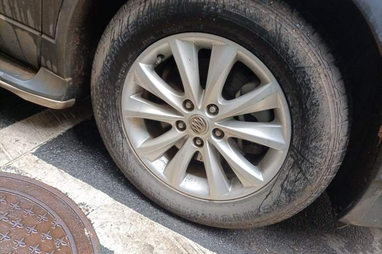 Used Buick Envision 2017 28T Four-Wheel Drive Elite Model Right Front Wheel Hub