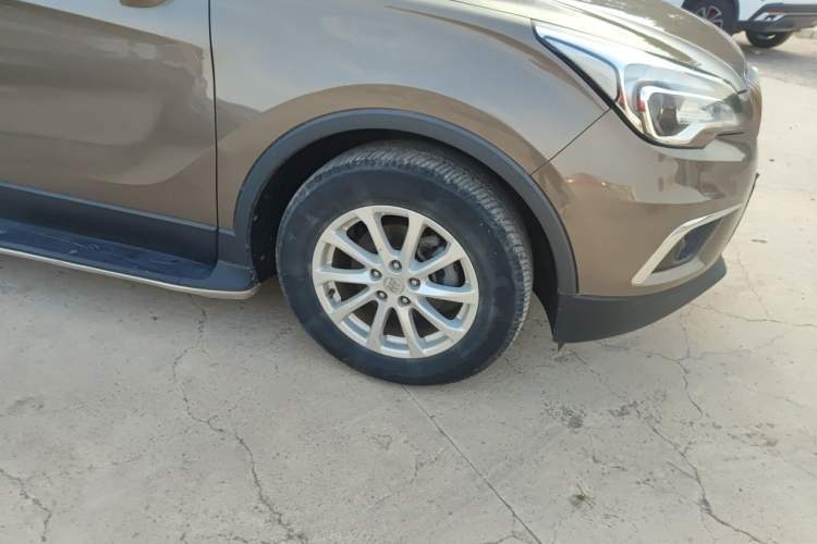 Used Buick Envision 2017 20T Two-Wheel Drive Leading Version Right Front Wheel Hub