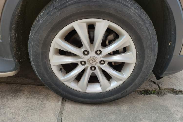 Used Buick Envision 2017 28T Four-Wheel Drive Elite Model Right Front Wheel Hub