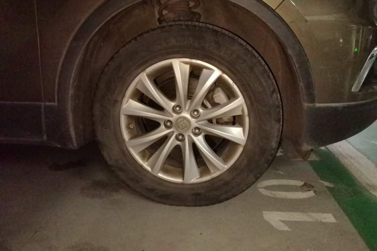 Used Buick Envision 2017 28T Four-Wheel Drive Elite Model Right Front Wheel Hub