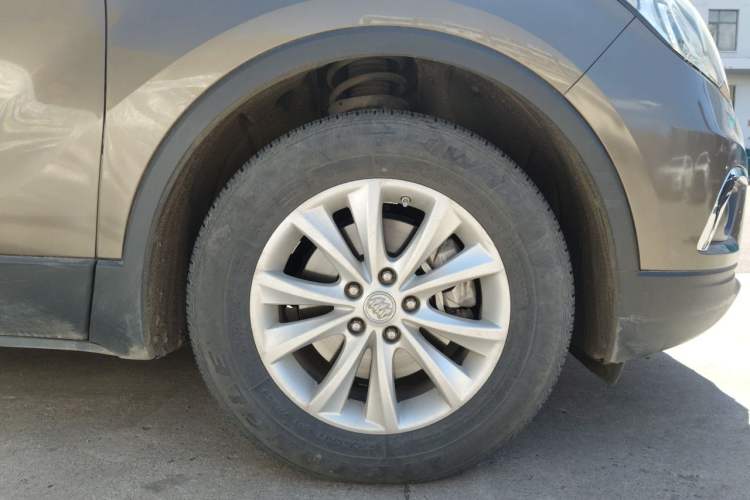 Used Buick Envision 2017 28T Four-Wheel Drive Elite Model Right Front Wheel Hub