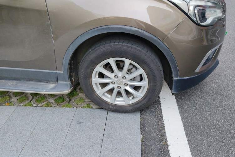 Used Buick Envision 2017 20T Two-Wheel Drive Elite Version Right Front Wheel Hub