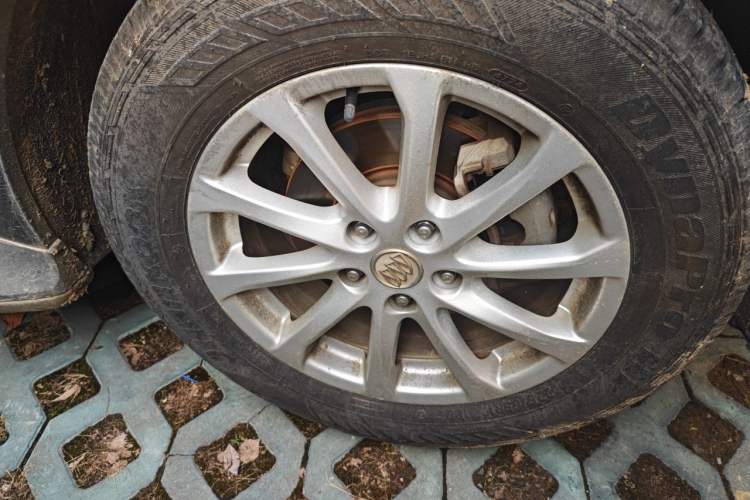 Used Buick Envision 2017 20T Two-Wheel Drive Leading Version Right Front Wheel Hub