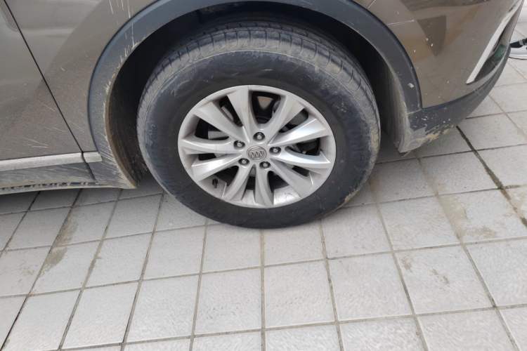 Used Buick Envision 2017 28T Four-Wheel Drive Elite Model Right Front Wheel Hub