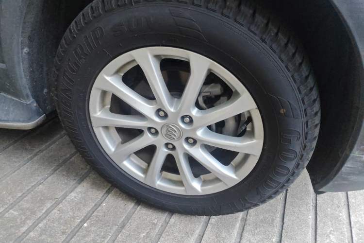 Used Buick Envision 2017 20T Two-Wheel Drive Elite Version Right Front Wheel Hub
