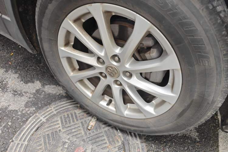 Used Buick Envision 2017 20T Two-Wheel Drive Elite Version Right Front Wheel Hub