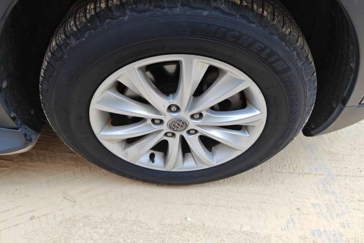 Used Buick Envision 2017 28T Four-Wheel Drive Elite Model Right Front Wheel Hub