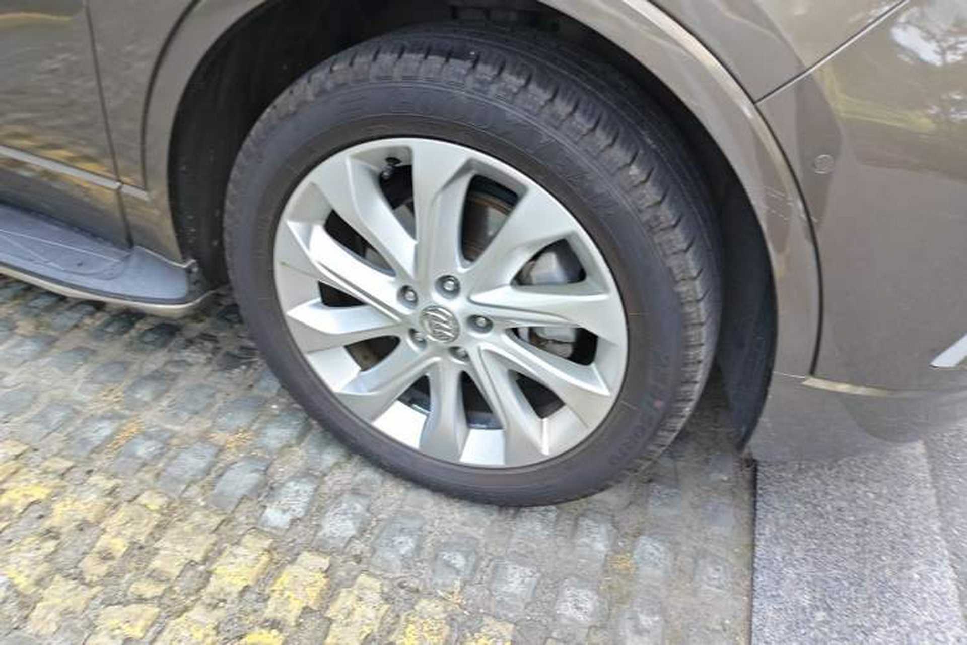 Used Buick Envision 2017 28T All-Wheel-Drive Versatile Sport Flagship Edition Right Front Wheel Hub