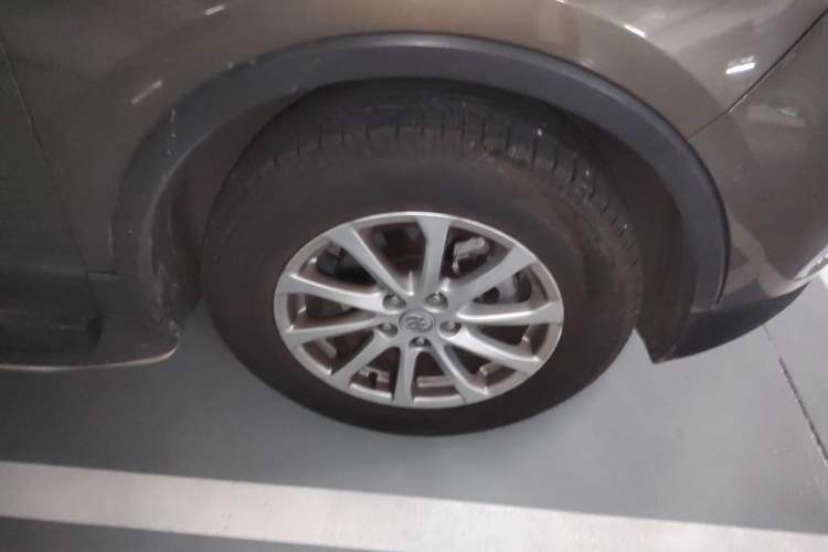 Used Buick Envision 2017 20T Two-Wheel Drive Luxury Model Right Front Wheel Hub