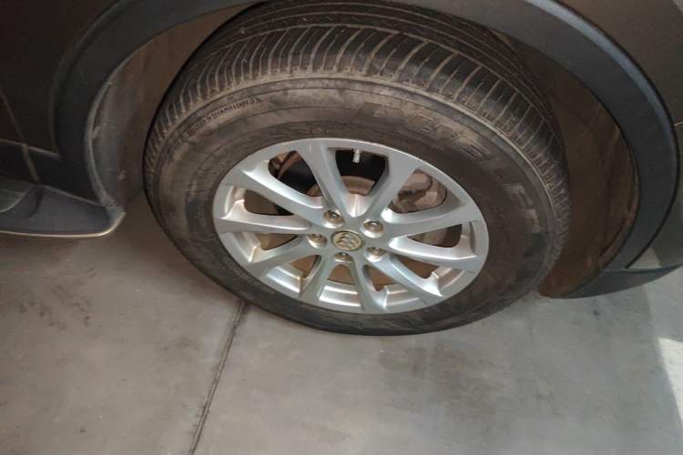 Used Buick Envision 2017 20T Two-Wheel Drive Elite Version Right Front Wheel Hub
