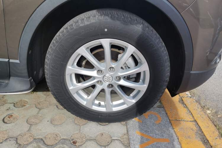 Used Buick Envision 2017 20T Two-Wheel Drive Leading Version Right Front Wheel Hub