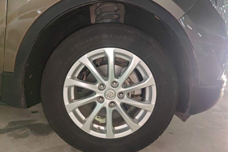 Used Buick Envision 2017 20T Two-Wheel Drive Leading Version Right Front Wheel Hub