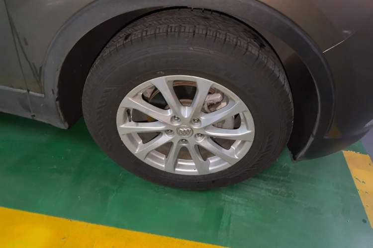 Used Buick Envision 2017 20T Two-Wheel Drive Elite Version Right Front Wheel Hub