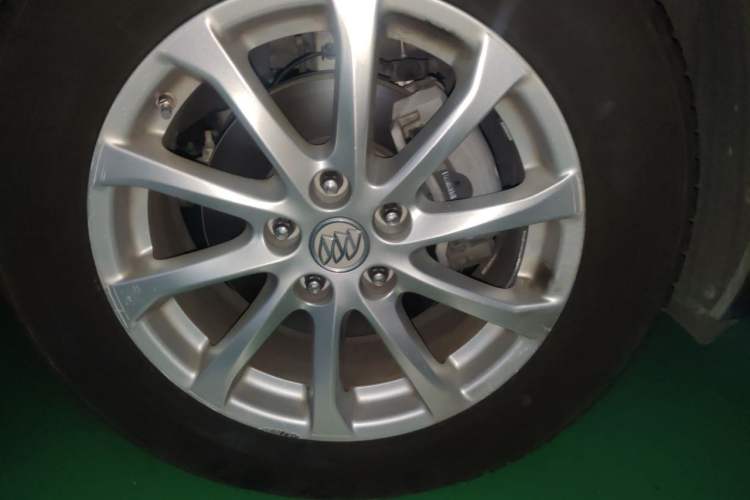 Used Buick Envision 2017 20T Two-Wheel Drive Elite Version Right Front Wheel Hub