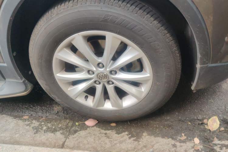 Used Buick Envision 2017 28T Four-Wheel Drive Leading Model Right Front Wheel Hub