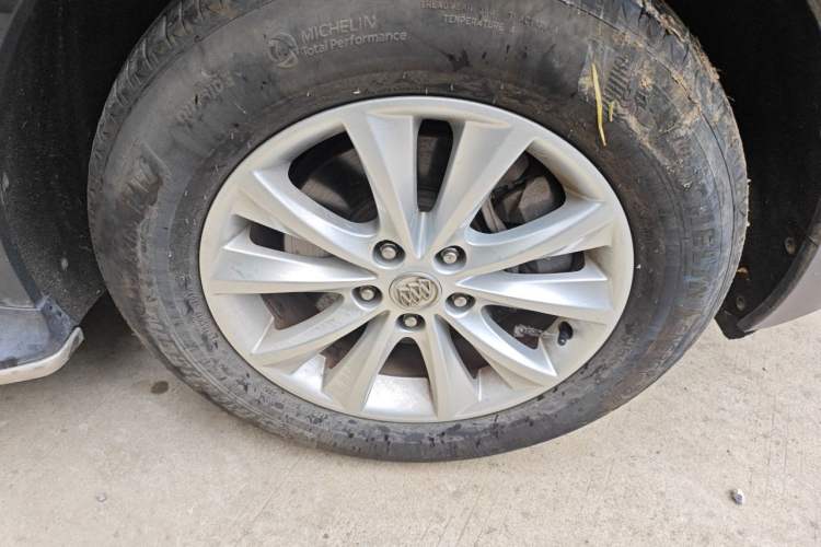 Used Buick Envision 2017 28T Four-Wheel Drive Elite Model Right Front Wheel Hub