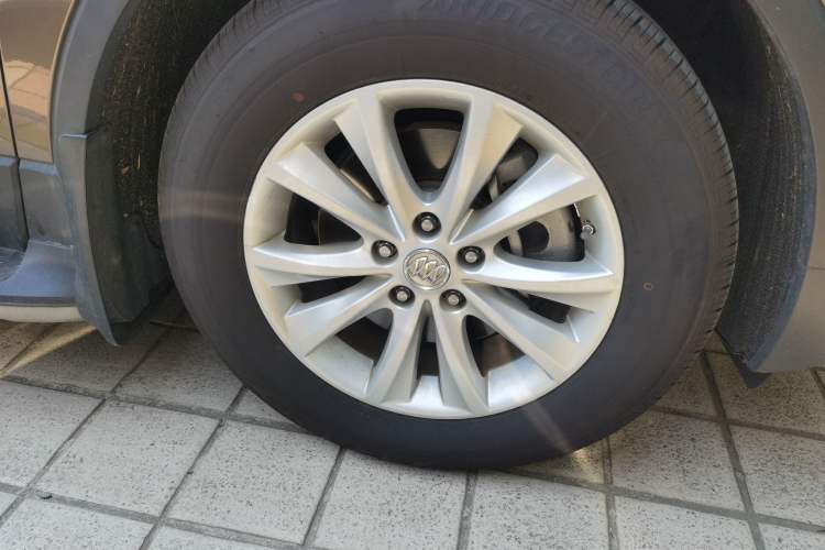 Used Buick Envision 2017 28T Four-Wheel Drive Luxury Model Right Front Wheel Hub