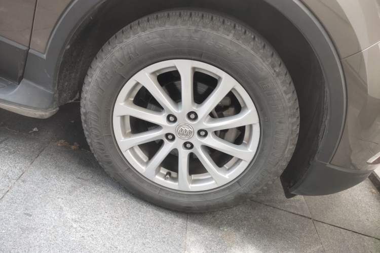Used Buick Envision 2017 20T Two-Wheel Drive Elite Version Right Front Wheel Hub