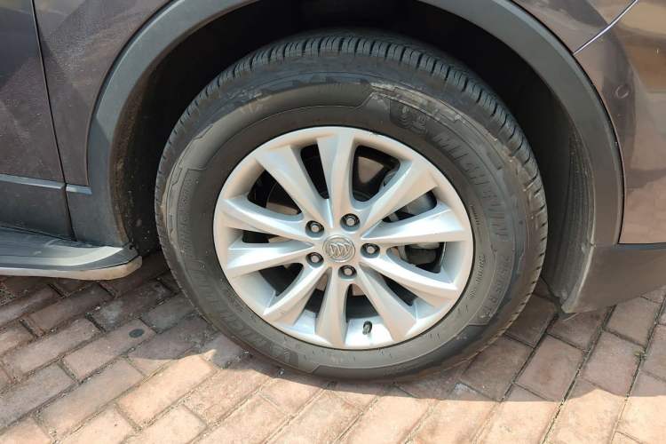 Used Buick Envision 2017 28T Four-Wheel Drive Luxury Model Right Front Wheel Hub