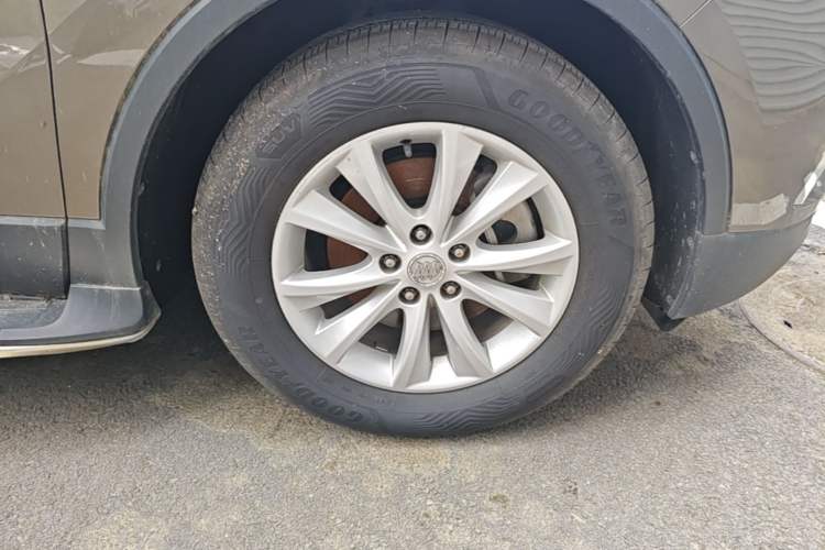 Used Buick Envision 2017 28T Four-Wheel Drive Elite Model Right Front Wheel Hub