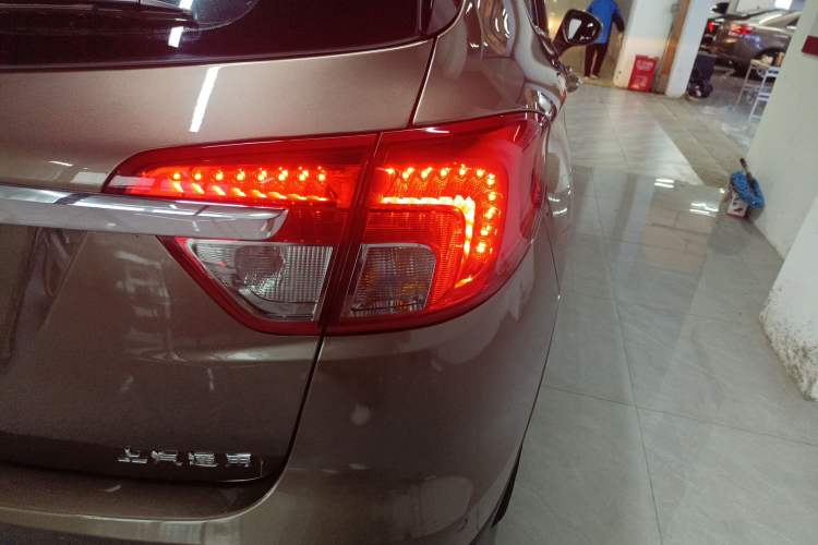 Used Buick Envision 2017 20T Two-Wheel Drive Elite Version Right Rear Taillight