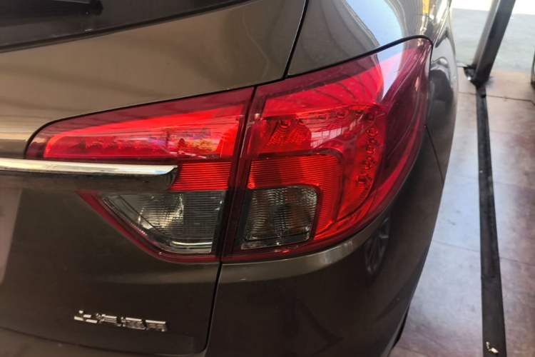 Used Buick Envision 2017 28T Four-Wheel Drive Elite Model Right Rear Taillight