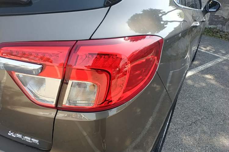 Used Buick Envision 2017 20T Two-Wheel Drive Leading Version Right Rear Taillight