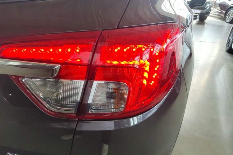 Used Buick Envision 2017 28T Four-Wheel Drive Elite Model Right Rear Taillight