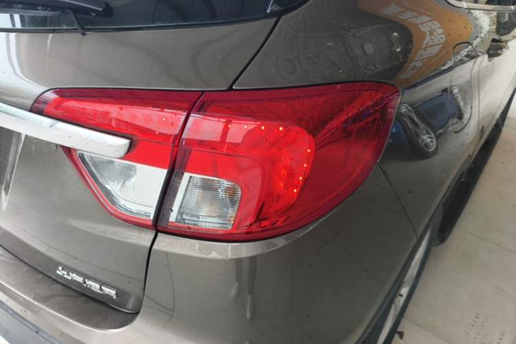 Used Buick Envision 2017 28T Four-Wheel Drive Elite Model Right Rear Taillight