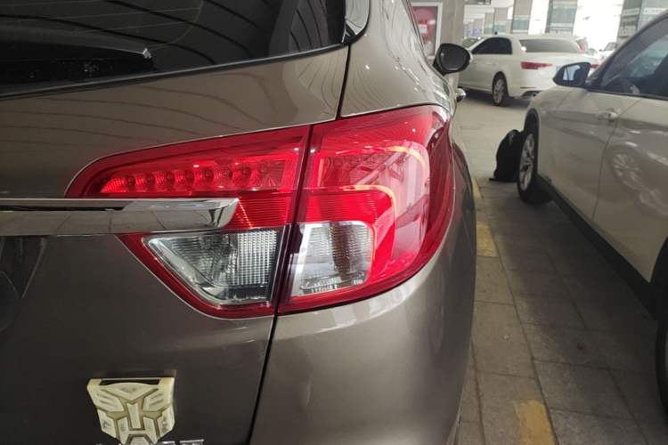 Used Buick Envision 2017 28T Four-Wheel Drive Elite Model Right Rear Taillight