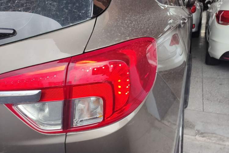 Used Buick Envision 2017 28T Four-Wheel Drive Elite Model Right Rear Taillight
