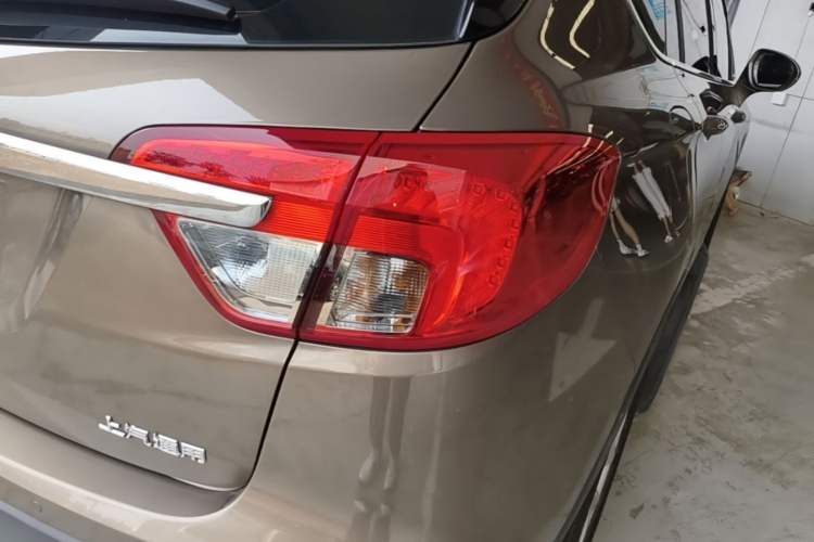 Used Buick Envision 2017 28T Four-Wheel Drive Elite Model Right Rear Taillight
