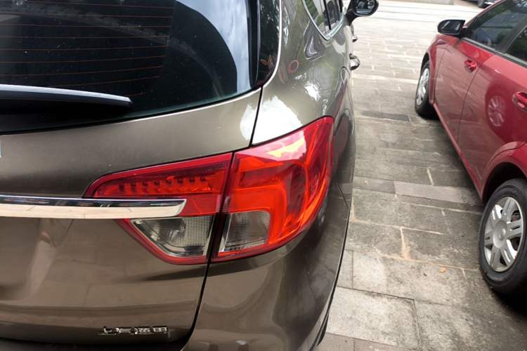 Used Buick Envision 2017 20T Two-Wheel Drive Elite Version Right Rear Taillight