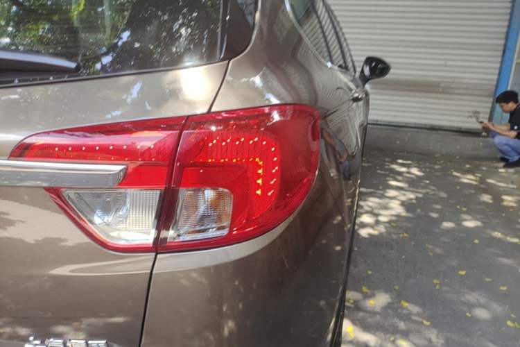 Used Buick Envision 2017 20T Two-Wheel Drive Leading Version Right Rear Taillight