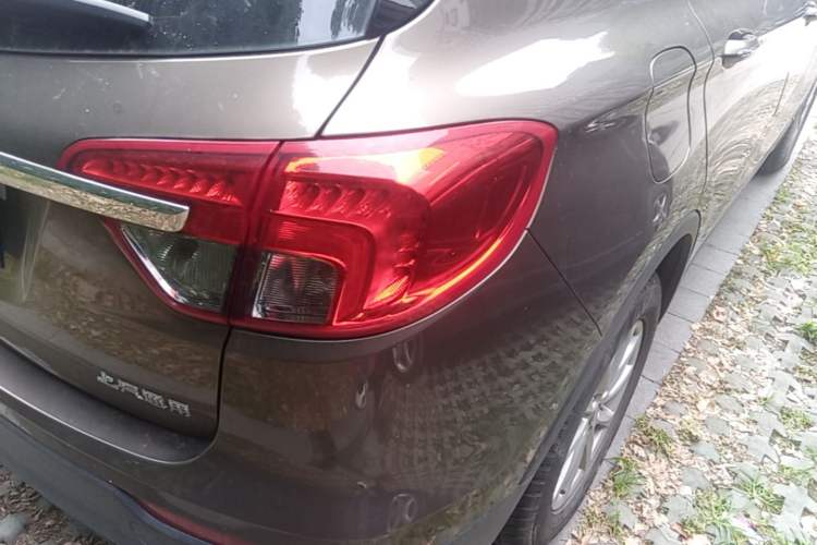 Used Buick Envision 2017 20T Two-Wheel Drive Luxury Model Right Rear Taillight