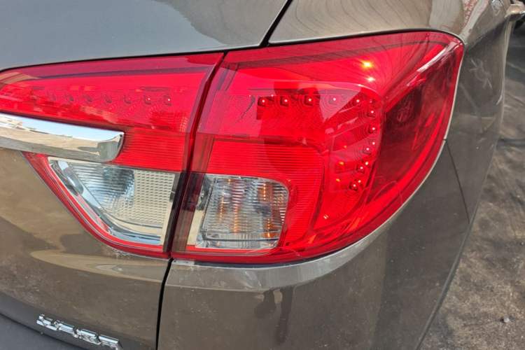 Used Buick Envision 2017 20T Two-Wheel Drive Elite Version Right Rear Taillight