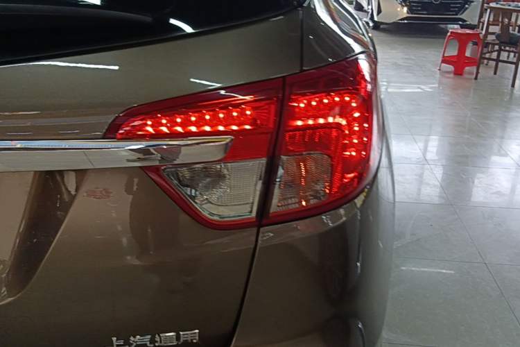 Used Buick Envision 2017 20T Two-Wheel Drive Elite Version Right Rear Taillight