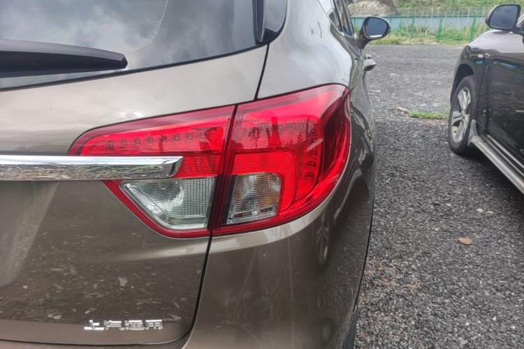 Used Buick Envision 2017 20T Two-Wheel Drive Leading Version Right Rear Taillight