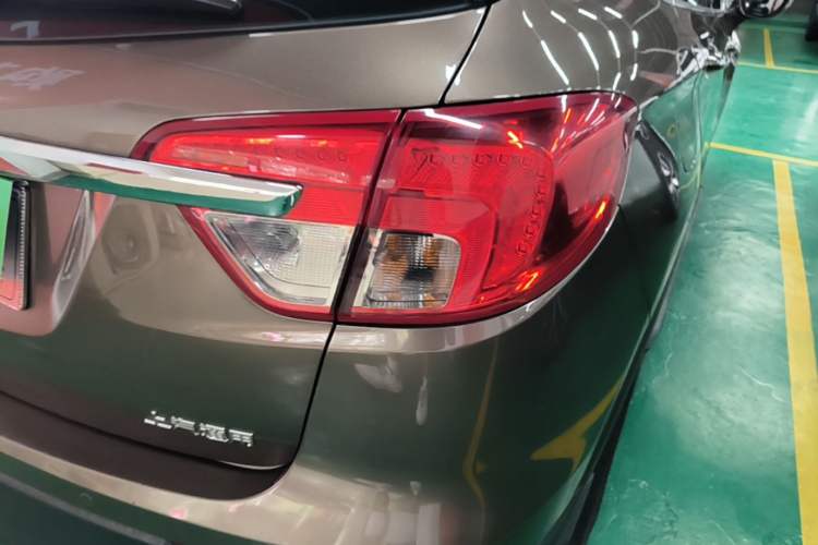 Used Buick Envision 2017 28T Four-Wheel Drive Elite Model Right Rear Taillight