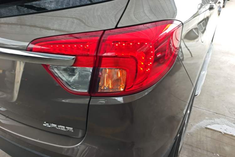 Used Buick Envision 2017 28T Four-Wheel Drive Elite Model Right Rear Taillight