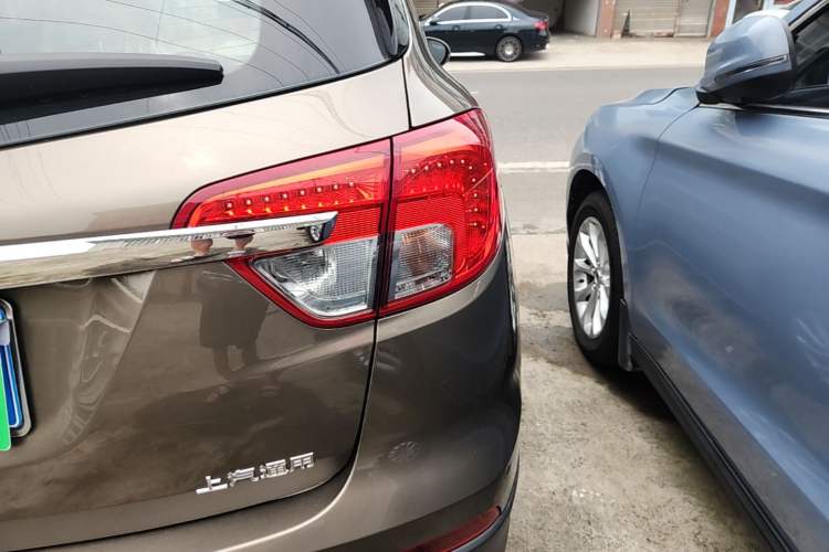 Used Buick Envision 2017 20T Two-Wheel Drive Elite Version Right Rear Taillight