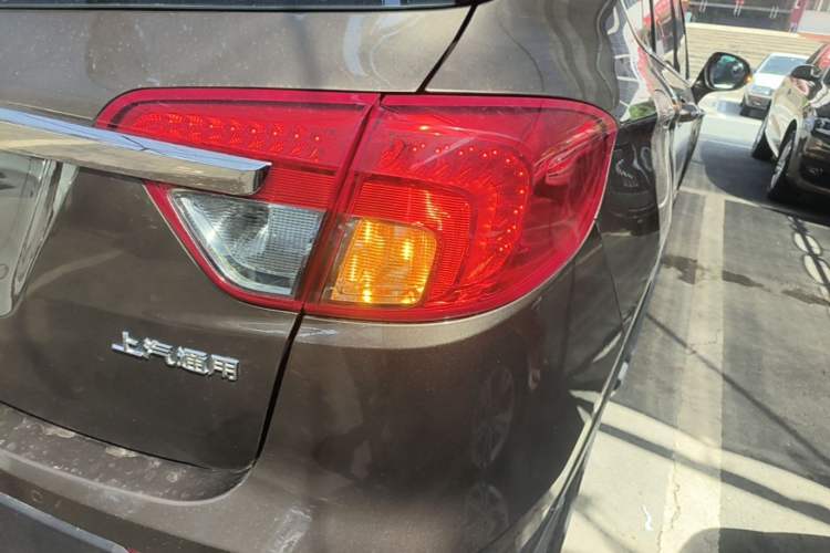 Used Buick Envision 2017 20T Two-Wheel Drive Elite Version Right Rear Taillight