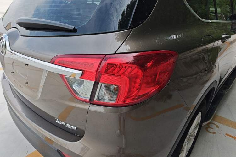 Used Buick Envision 2017 28T Four-Wheel Drive Elite Model Right Rear Taillight