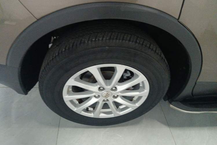 Used Buick Envision 2017 20T Two-Wheel Drive Elite Version Right Rear Wheel Hub