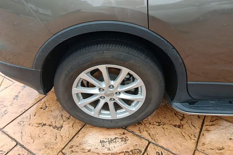 Used Buick Envision 2017 20T Two-Wheel Drive Luxury Model Right Rear Wheel Hub
